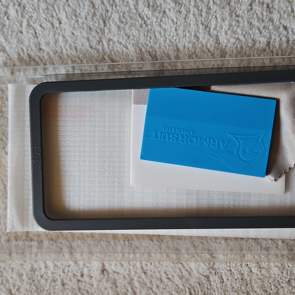 Galaxy S10e Screen Protector - Picture 2 of 3